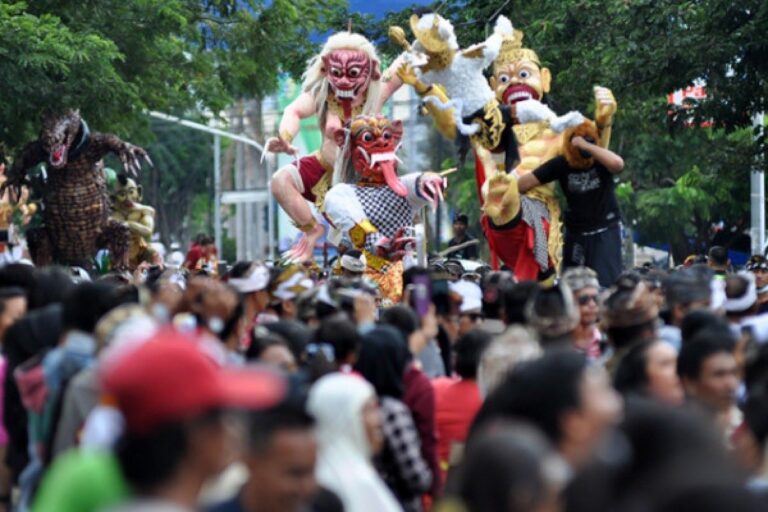 Parade_Ogoh_Jelang_Nyepi_1