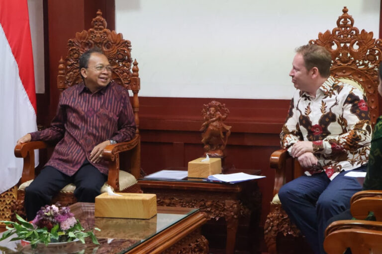 gubernur-wayan-koster-melaporkan-capaian-pemprov-bali-saat-m-lqyw